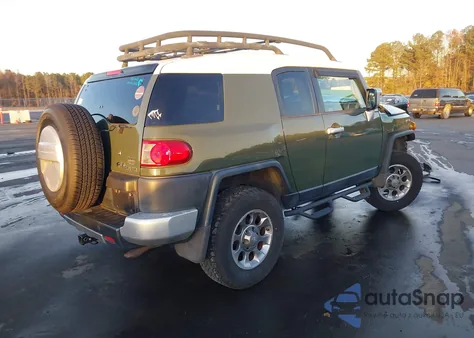 2011 Toyota Fj Cruiser z USA, uszkodzony, nr VIN JTEBU4BF7BK102338